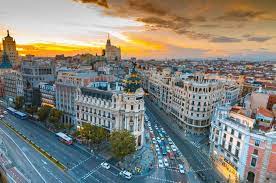 The city has almost 3.4 million inhabitants and a metropolitan area population of app. Madrid Business Class Club