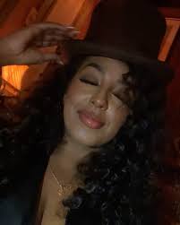 It’s giving character from beauty and the beast no? 😂