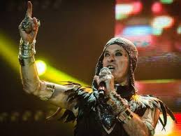 Ney matogrosso ne pose pas simplement um micro par terre, il clôt la chanson de façon provocante. Show De Ney Matogrosso Ganha Novo Local E Sera Neste Sabado No Clube Estoril Diversao Campo Grande News