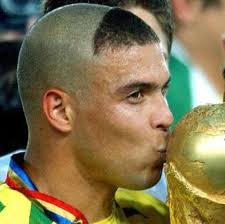 ʁoˈnawdu ˈlwis nɐˈzaɾju dʒi ˈɫĩmɐ; Ronaldo Luis Nazario De Lima Ronaldo03931979 Twitter
