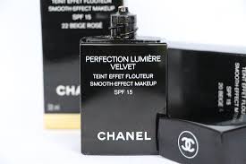 Chanel le teint ultra tenue compact review. Foundation Review Chanel Le Teint Ultra Tenue Ruth Crilly
