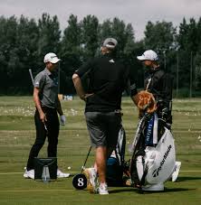 Brand new rewards program · quick & easy returns Q15zuzaq6dynsm