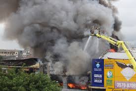 Loja atingida por incêndio na Zona Norte do Rio tem estrutura comprometida e pode ser demolida