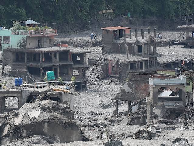 Tragedia en Nepal: aumentan a 682 los muertos y a casi 3 mil los desaparecidos por avalancha | Radio Fórmula