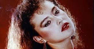 شاهد بالصور مونيكا بيلوتشي ابنة 18 رغم تجاوزها الخمسين من العمر لا تزال النجمة الإيطالية الحسناء مونيكا بيلوتشي أيقونة للجما hoop earrings earrings jewelry