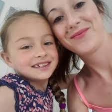 Carla Bain's Instagram, Twitter & Facebook