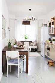 I Love The Cozy Daybed So Close To The Kitchen Action Ahhh To Sit And Sip Wine Dining Room Small Home Interior