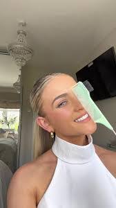 Karla Browning's Instagram, Twitter & Facebook