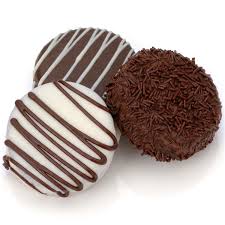 All of which take little effort but big effect with just some chocolate and a maybe some sprinkles.without baking a thing! Chocolate Covered Oreos Chocolate Covered Sandwich Cookies Chocolate Oreos