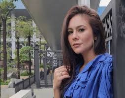Lihat ide lainnya tentang artis, gaun hitam sederhana, selebritas. Lucy In The Sky Perusahaan Wulan Guritno Siap Ipo Hari Ini