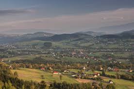 Krzyż milenijny na miejskiej górze obwieszony jest antenami. Miejska Gora Szlaki Turystyczne Malopolski