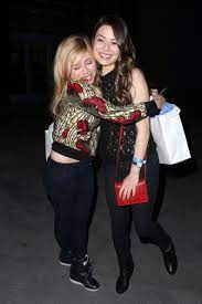 Jennette mccurdy, a k a sam puckett of nickelodeon's icarly and sam & cat, has retired from acting — for now. Miranda Cosgrove Photos Photos Miranda Cosgrove And Jennette Mccurdy At The Bruno Mars Concert Miranda Cosgrove Jennette Mccurdy Miranda