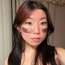 Laura Sutter's Instagram, Twitter & Facebook