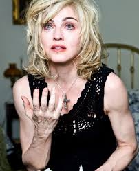 Певица, которая сама сочиняет песни. Madonna Madonna Znamenitosti Ruki