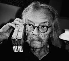 Warten, bis der Hund endlich kackt“: Nobert Molitor über Leben in  Kleinstadt