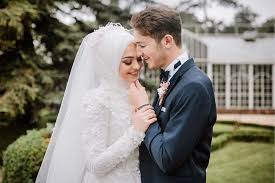 Pernikahan merupakan janji setia sebuah hubungan, ikrar suci antara dua seorang insan untuk menjalani kehidupan bersama dalam ketaatan kepada allah swt. 25 Ucapan Selamat Hari Pernikahan Islami Yang Penuh Doa