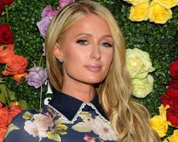 Patrzyła na swój dom w płomieniach. Paris Hilton straciła w pożarze  posiadłość w Malibu