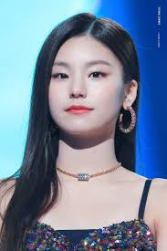 Yeji Pics On Twitter In 2020 Itzy Celebrity Airport Style Pageant Photography