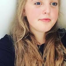 Lara Glover's Instagram, Twitter & Facebook