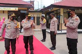 Risma akan bertolak kembali ke ntt guna memastikan kebutuhan pangan para pengungsi terpenuhi. Tiba Di Mapolres Tts Kapolda Ntt Disambut Hangat Kapolres Dan Dandim 1621 Tts Tribrata News Polda Ntt