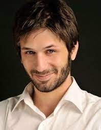 Yeni projelerde yer almaya devam ediyor. Ushan Cakir Actor Photo Gallery