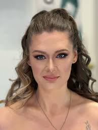 Make up for my new client today 🌸