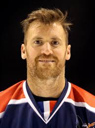 HOCKEY SUR GLACE. On resserre le haut de tableau