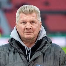 They began dating sometime in n/a. Stefan Effenberg Critical Of Suggestion That Julian Nagelsmaan Will Replace Hansi Flick At Bayern Munich Bavarian Football Works