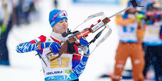 Биатлон в его современном виде представлен на этих соревнованиях с 1960 года (женские старты начали проводиться лишь с 1992 года), хотя ещё с 1924 года проводились соревнования военных. Chempionat Mira Estafeta Zhenshiny