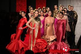 Os tengo que decir que cuando voy a los desfiles de vicky martín berrocal se produce en mí como una especie de catarsis. Vicky Martin Berrocal Volver Simof 2015 Moda Flamenca Flamenco Moda