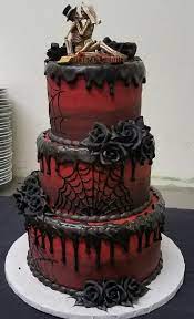 Halloween weddings are great for couples whose favorite holiday is more freaky than festive. Hochzeitstorte Zum Thema Halloween City Museum Hochzeit City Halloween Halloween Wedding Cakes Wedding Cake City Halloween Themed Wedding
