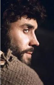 إيان ديفيد ماكشين هو ممثل ومنتج ومخرج ومغني إنجليزي. يشتهر بعروضه  التلفزيونية، خاصةً بوصفه دور اللقب في مسلسل بي بي سي لوفجوي، آل سويرنجن في  ديدوود واستمرار فيلمه لعام 2019، وكذلك السيد