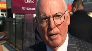 Los fiscales prometen a los jurados la 'versión sin adornos de Ed Burke',  acusándolo de aceptar sobornos