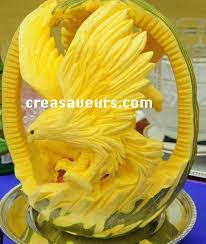 Sculpture Sur Fruits Et Legumes Par Crea Saveurs Fruit Carving Food Sculpture Vegetable Carving