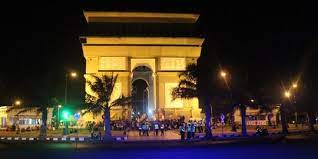 Simpang lima gumul adalah ikon kabupaten kediri yang berada di pusat jantung kota kediri. Menengok Slg Monumen L Arch D Triomphe Prancis Ala Kediri Merdeka Com