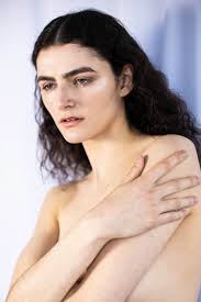 NIAMH H. — Alaeria Agency