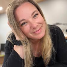 What is a good pharmacy between Tillamook and Lincoln City?