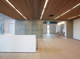 Un plafond suspendu temps civil organisation mondiale secondaire plafond, sous suspendu lupus principale plafond (de structurel). Faux Plafond Effet Bois Abgehangte Decke Design Deckenarchitektur Gedeckte Farben