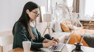 Há quem queira ficar em teletrabalho para sempre e há quem tenha saudades de voltar ao local de trabalho. Teletrabalho Nao E Nenhuma Panaceia Dos Tempos Modernos Mas Tem Vantagens Tvi24