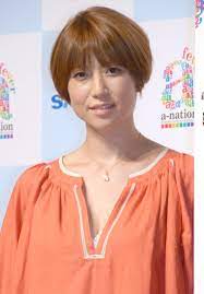 hitomi、娘がヘアドネーションでショートカットに ビフォーアフター公開「あまりに潔くって」 | ORICON NEWS
