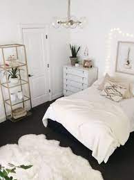 70 Inspiring Minimalist Elegant White Themed Bedroom Ideas Apartment Bedroom Decor White Bedroom Design Bedroom Design