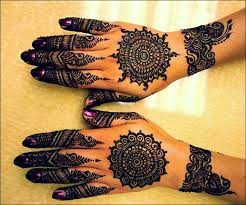 For simple application you can easily make the round circle and add up the around portions with the motifs as well. Circle Mehndi Designs Top 26 Round Mehndi Designs