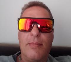 Me again. A long shot but is there catering services that does burgers and  a salad or chips at the veneu? Or a food truck that does weddings.