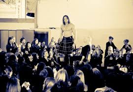 Pardon, il faut un pluriel parce que le salon monte deux podiums dont l'un, central, à 360°. Eropolis 2012 Salon Erotisme A Metz