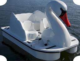 Swan paddle boat is an indispensable water ride for amusement parks. Swan Chariot Pedal Boat