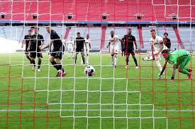 Robert lewandowski zdobył gola w meczu bayernu monachium z unionem berlin, ale to trafienie nie dało bawarczykom wygranej. Robert Lewandowski Breaks 49 Year Old Bundesliga Record With Last Minute Goal Mirror Online