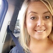 Alexandra Riemer's Instagram, Twitter & Facebook