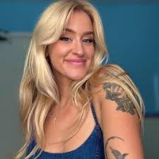 Haley Wells's Instagram, Twitter & Facebook