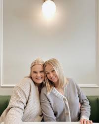 sleek, smooth hair in seconds with the @mykitsch new wax hair stick 💖  #slickback #slickbackbun #cleangirl #summer #hairstyle #hairtutorial #viral  #kitsch