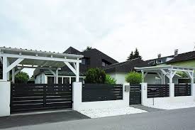 Schiebetor Tor Guardi Osterreich Aluminium Einfahrt Eingang Triest Schw Modern Design In 2020 House Fence Design Modern Fence Design Fence Gate Design